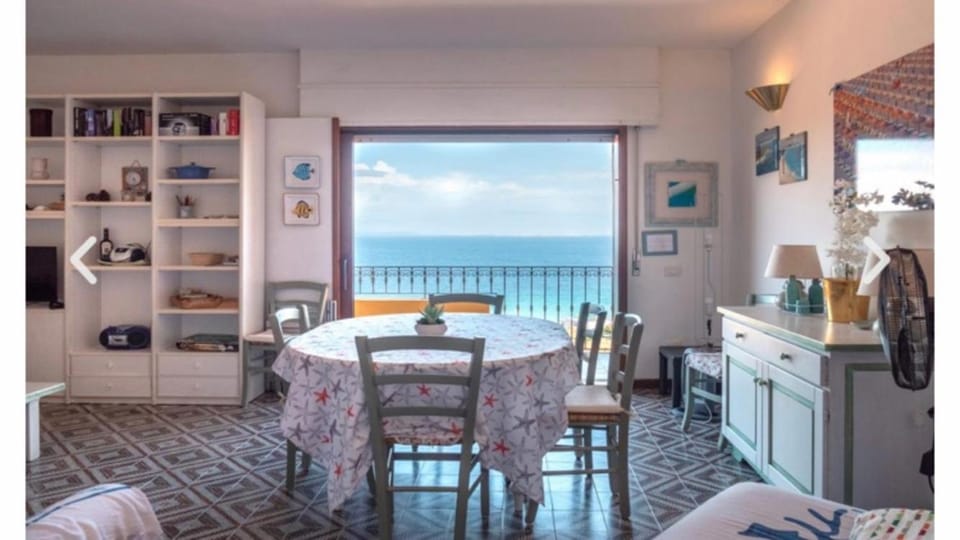 Girasole sul mare, centre top sea view , dishwasher, air conditioning, wifi fibra , garage CIN House in Santa Teresa Gallura
