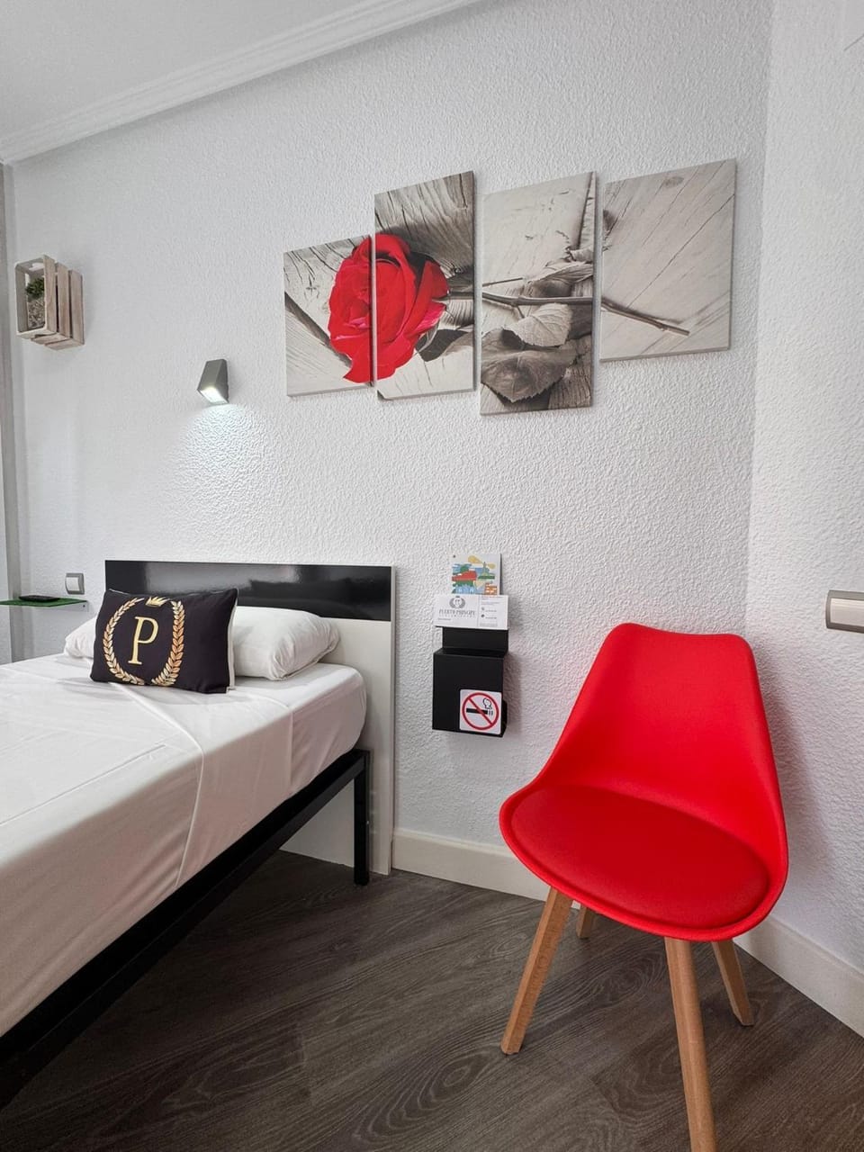 Bed, Photo of the whole room, Bedroom