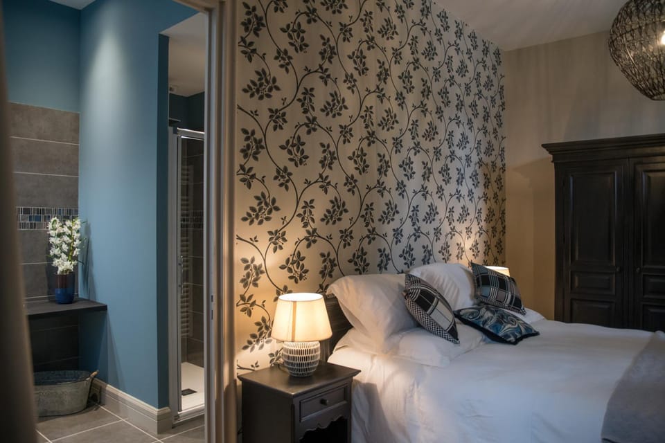 Shower, Bathroom, Coffee/tea facilities, Bedroom