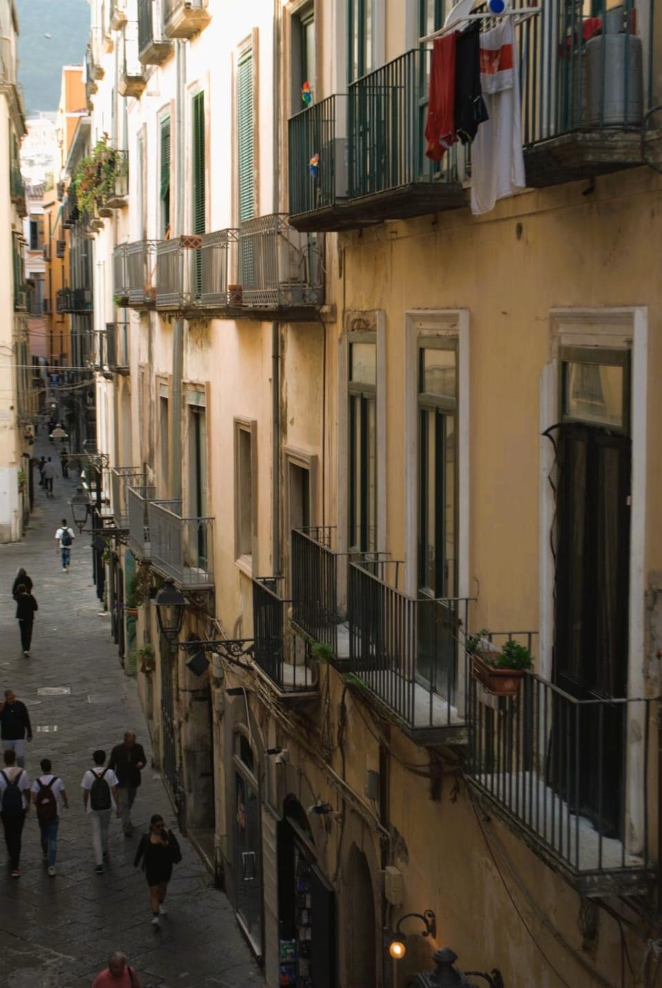 Property building, Day, People, Neighbourhood, City view, Street view, Location, group of guests