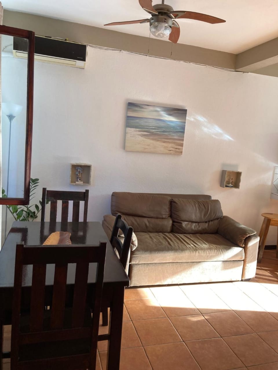 Living room, Seating area, Dining area, fireplace