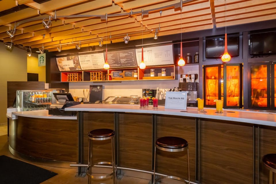Restaurant/places to eat, Lounge or bar