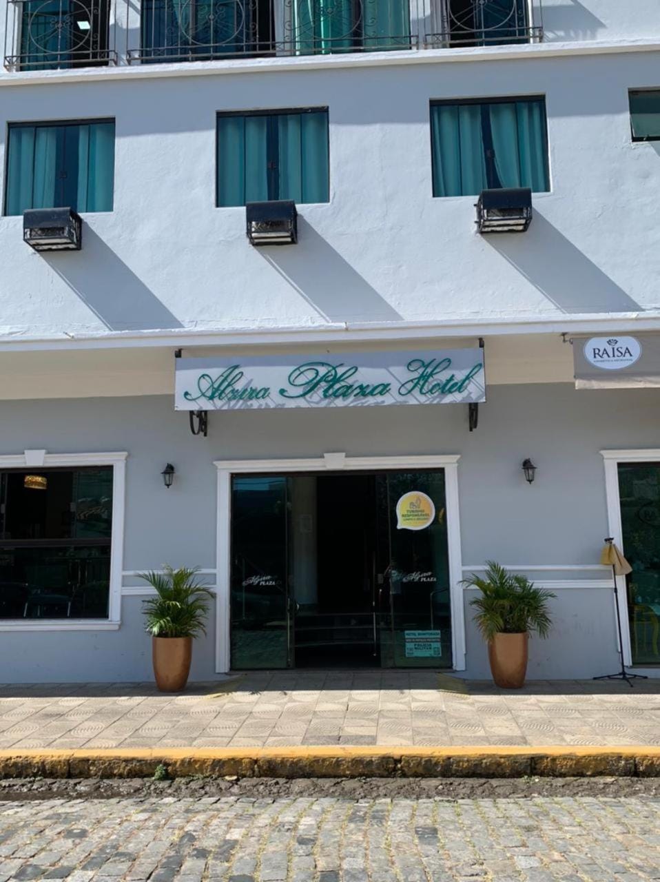 Facade/entrance