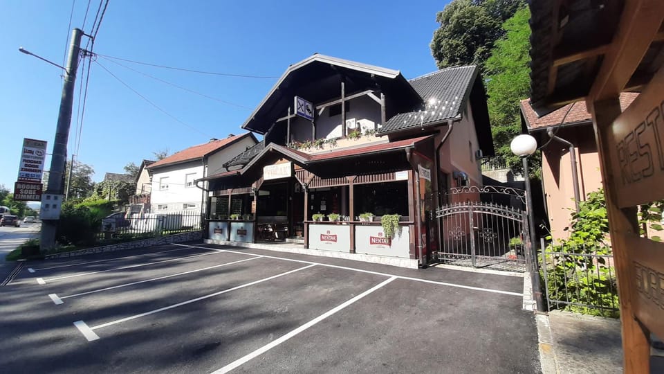 Property building, Restaurant/places to eat