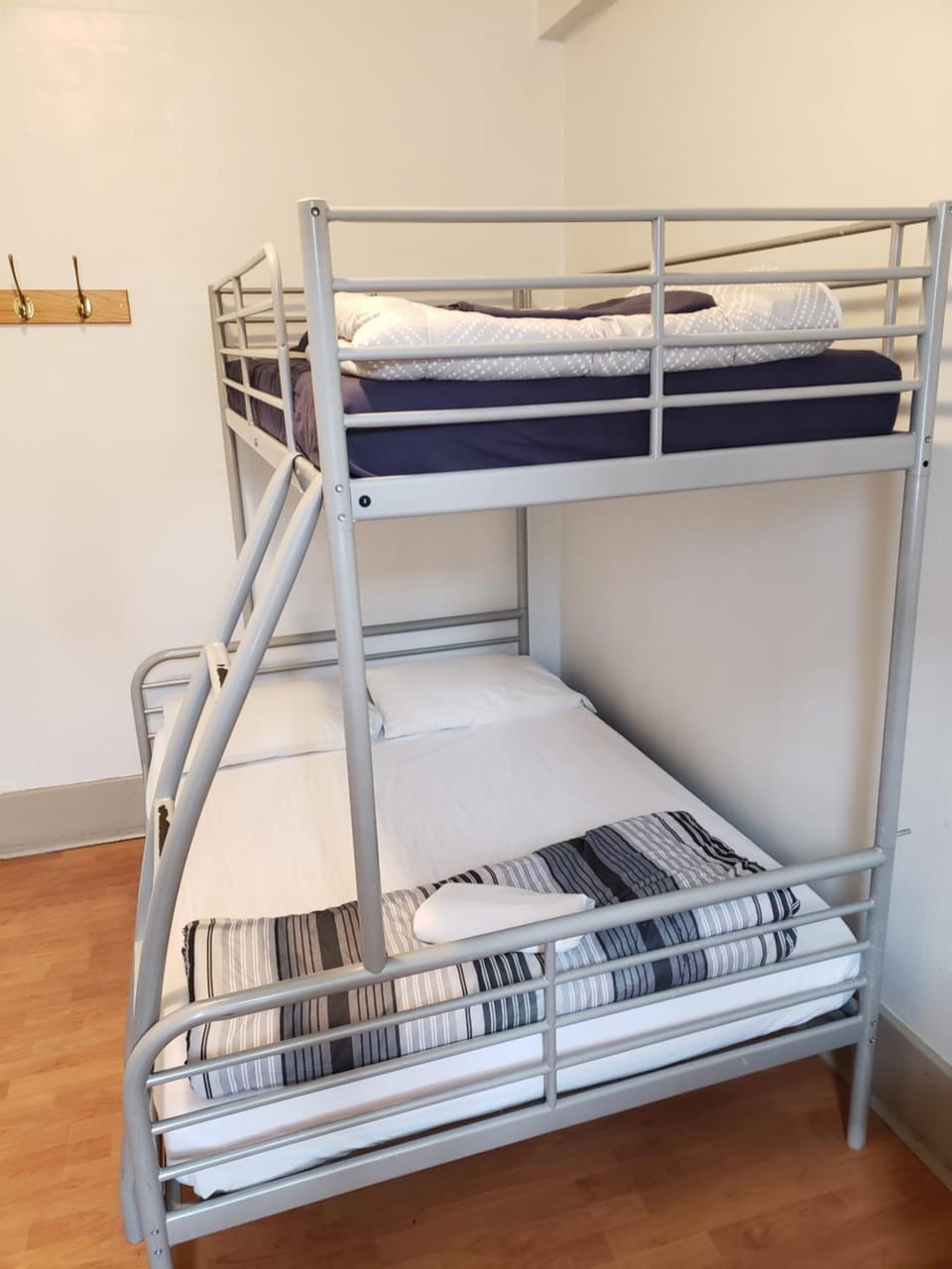 Spring, Bed, Day, View (from property/room), Bedroom, Guests, bunk bed, locker