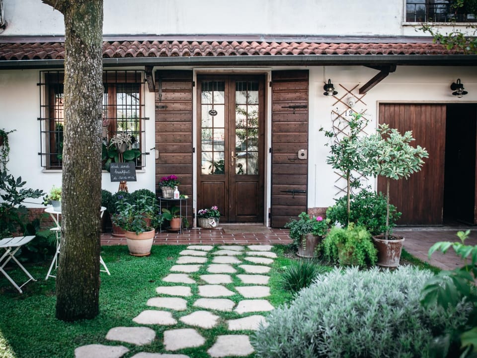 Property building, Facade/entrance, Garden view