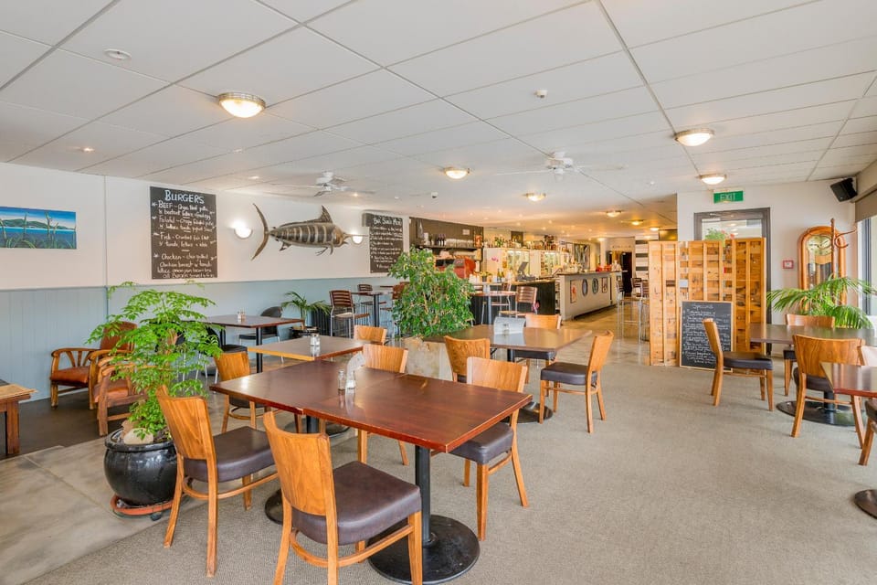 Restaurant/places to eat, Restaurant/places to eat