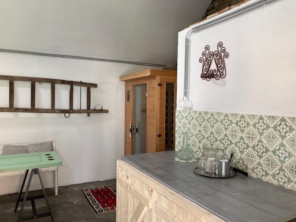 Sauna, Sauna, Sauna, Internal: Not applicable to any particular room