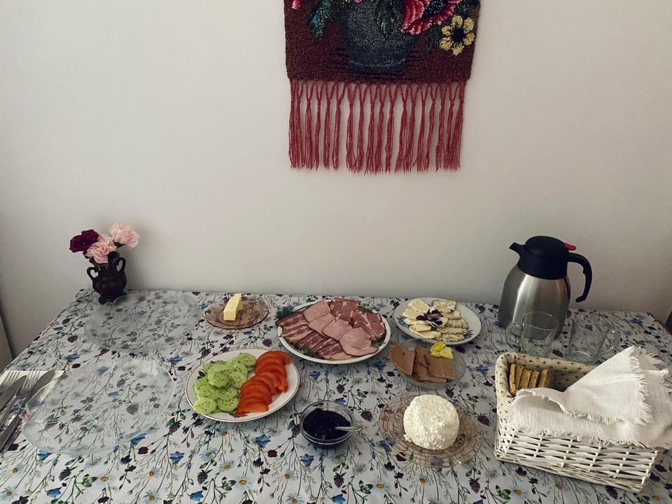 Food and drinks, Food, Breakfast, Continental breakfast