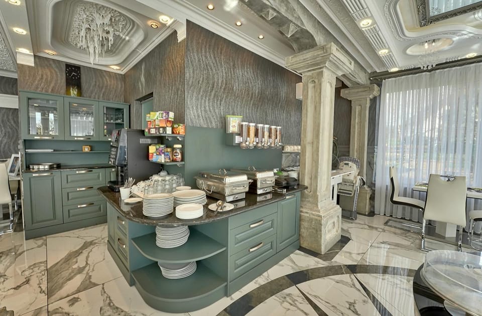 Coffee/tea facilities, Food and drinks, Decorative detail, Dining area, Food, Breakfast
