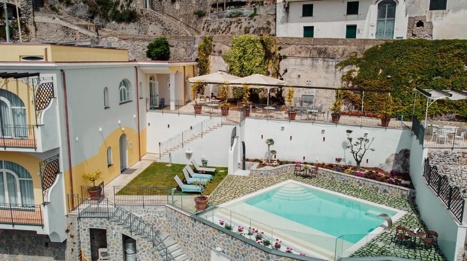 Property building, Swimming pool, Breakfast