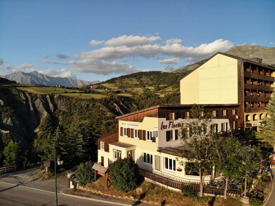Facade/entrance, Bird's eye view, Mountain view