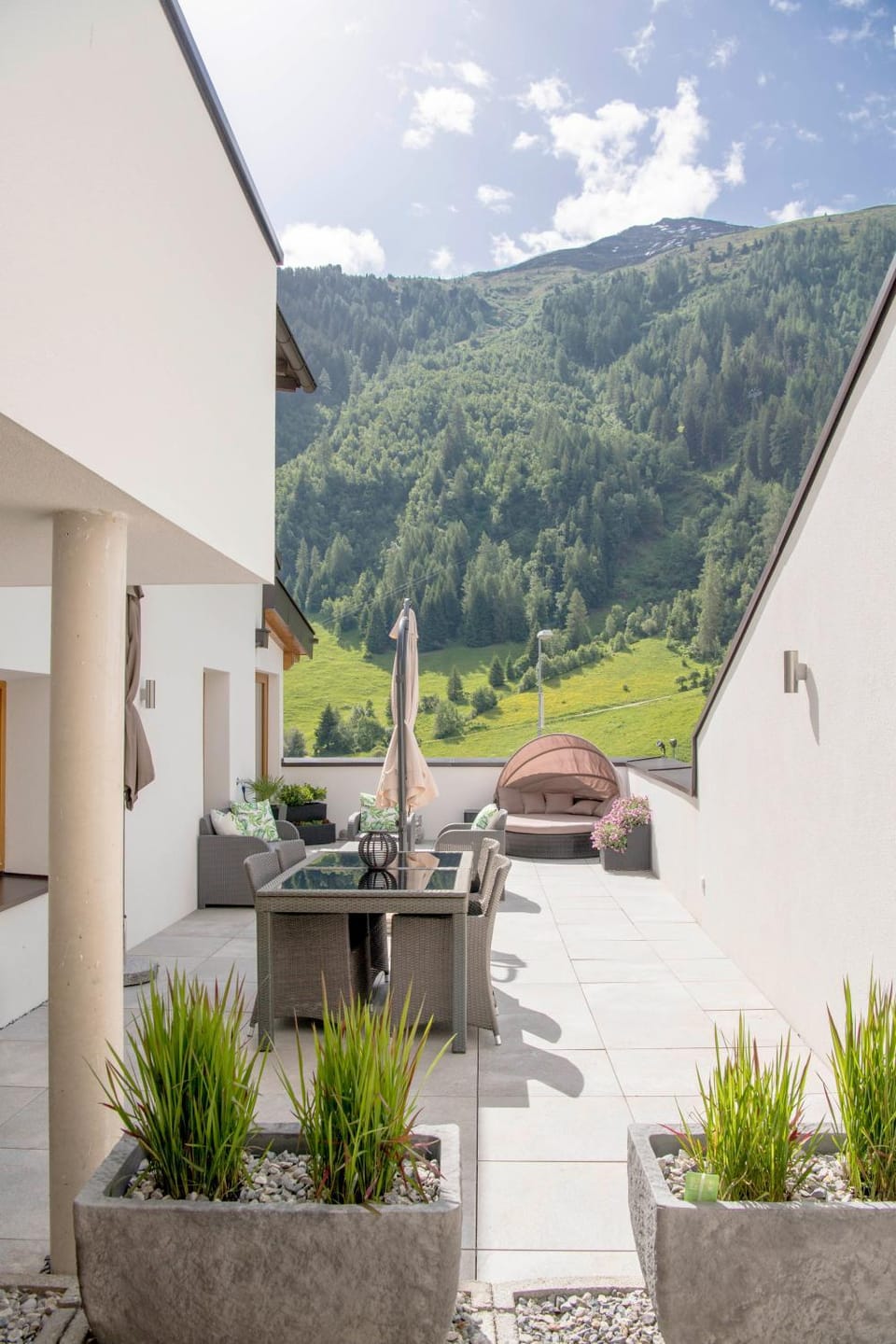 Quality Hosts Arlberg - Haus Pepi Eiter - inklusive Sommer-Karte Premium Bed and Breakfast in Saint Anton am Arlberg