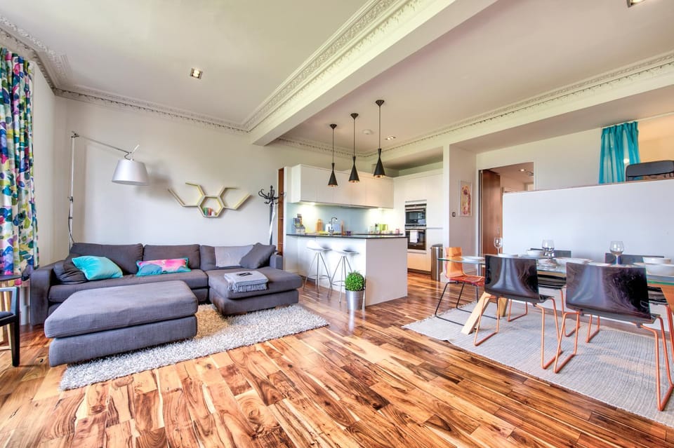 Modern flat with fantastic views by the Royal Mile Apartment in Edinburgh