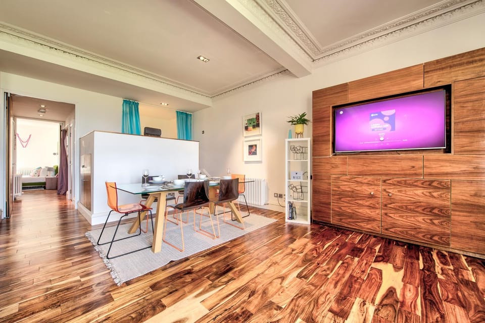 Modern flat with fantastic views by the Royal Mile Apartment in Edinburgh