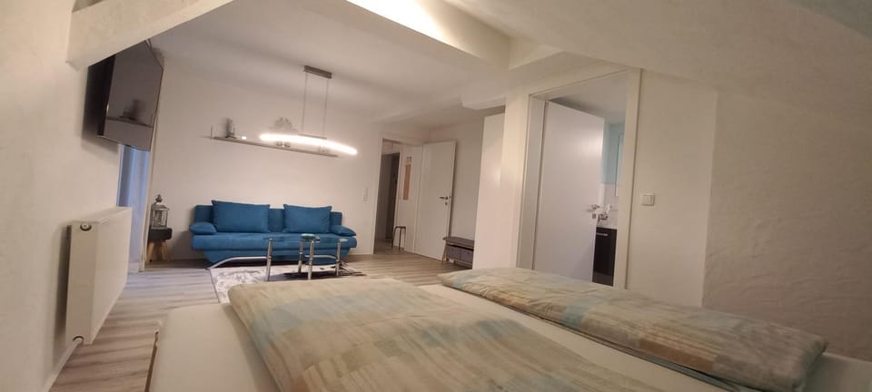 Bed, TV and multimedia, Living room, Photo of the whole room, Seating area, Bedroom