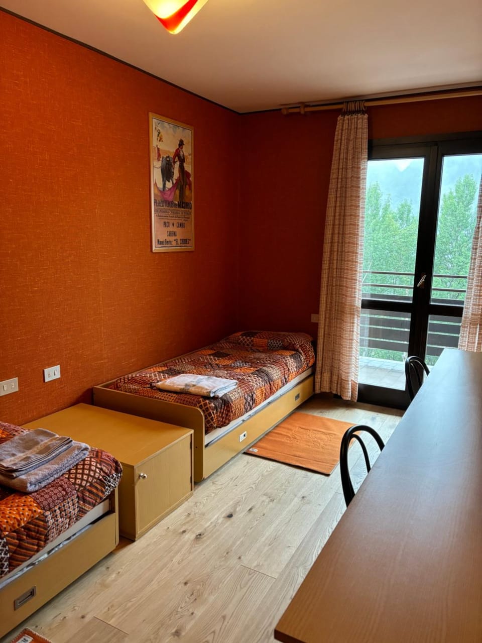 Photo of the whole room, Bedroom