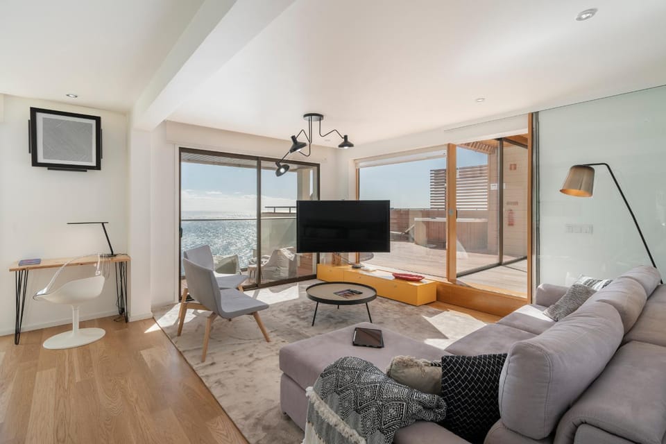 Communal lounge/ TV room, TV and multimedia, Living room