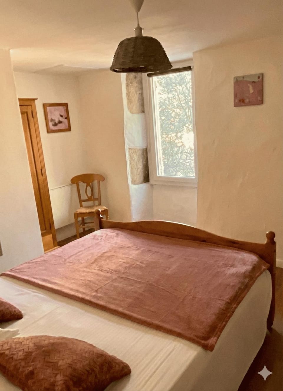 Ombre Bleue Du Figuier, Ailhon Bed and Breakfast in Provence