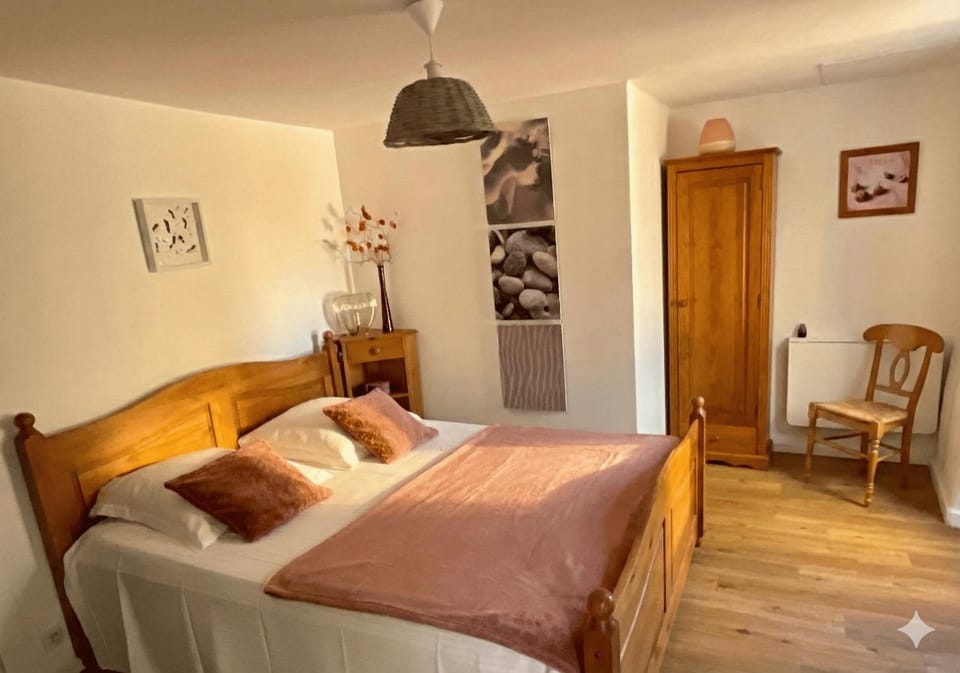 Ombre Bleue Du Figuier, Ailhon Bed and Breakfast in Provence