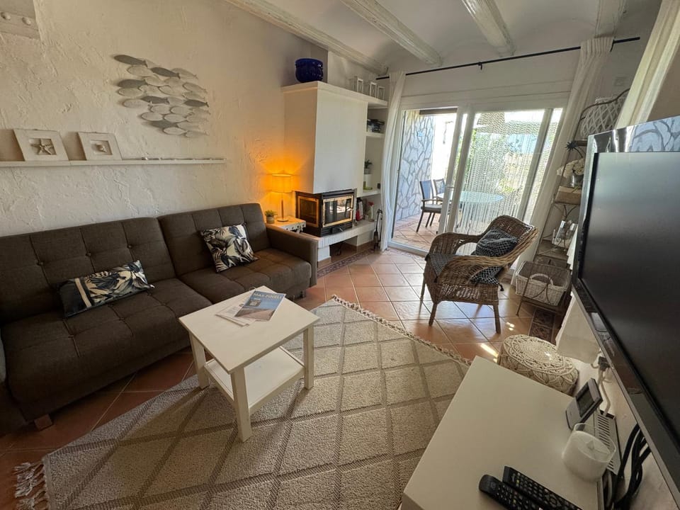 Communal lounge/ TV room, TV and multimedia, Living room, Seating area