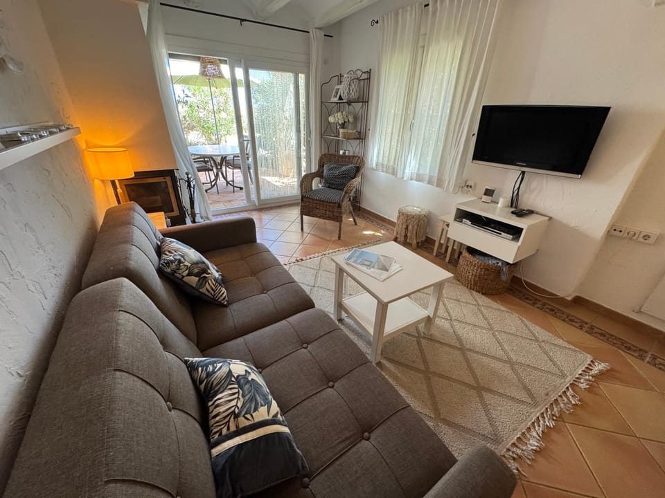 Communal lounge/ TV room, TV and multimedia, Living room, Seating area