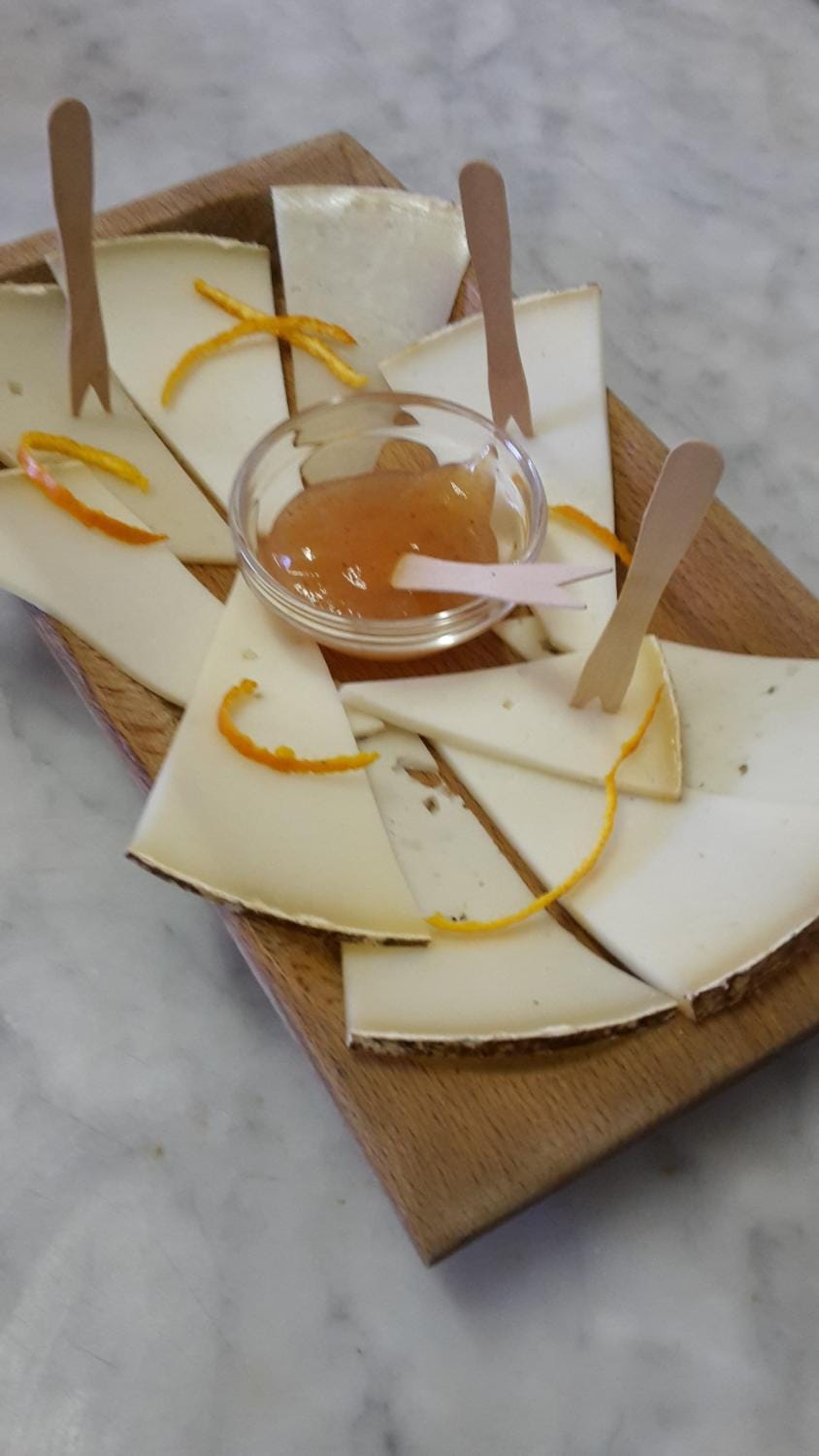 Le Giuncaine Farm Stay in Tuscany