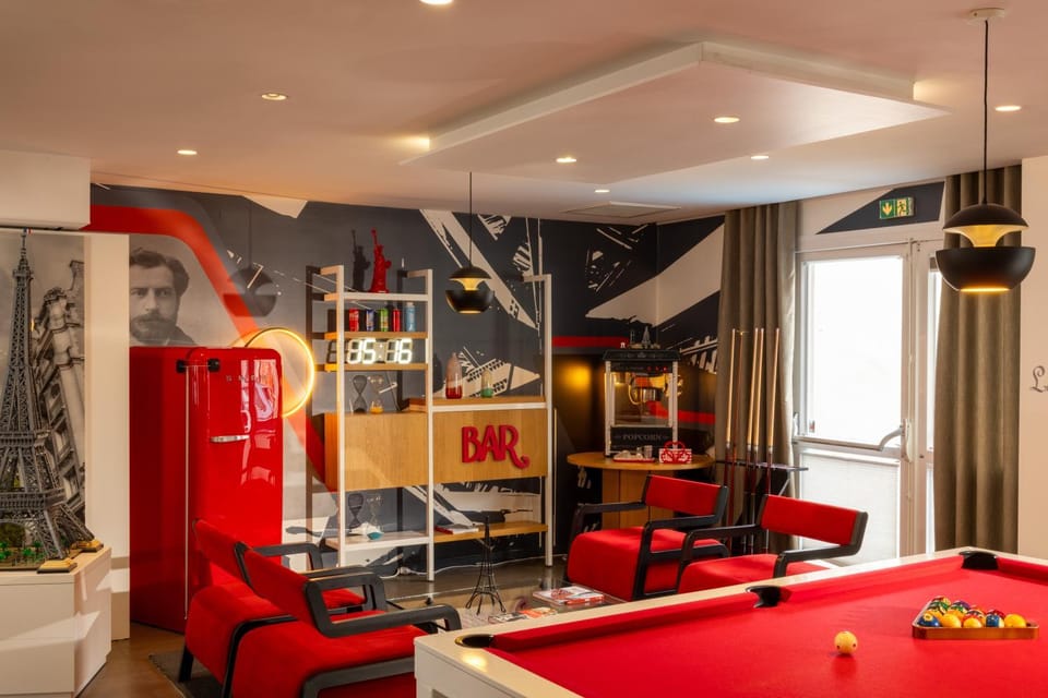 Lounge or bar