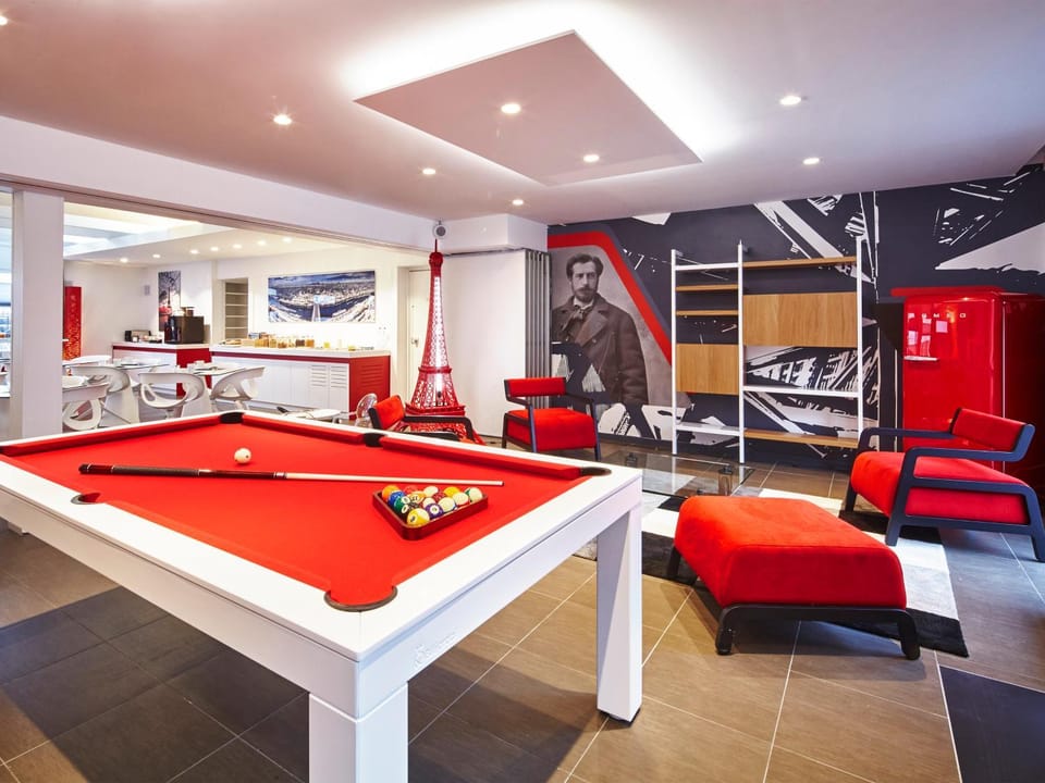 Billiard, Lounge or bar