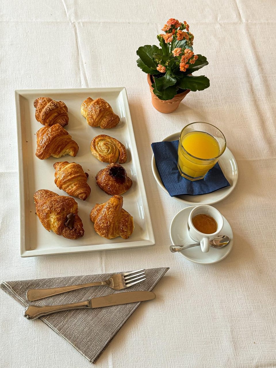 Food and drinks, Food, Breakfast, Continental breakfast