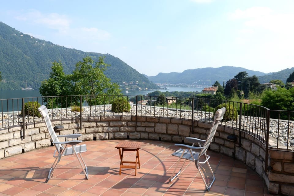 Natural landscape, View (from property/room), Balcony/Terrace, Lake view, Mountain view