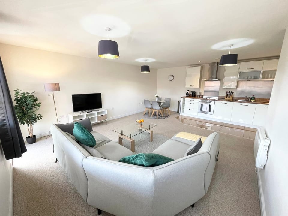Blue Sky Apartments @Wallis Square, Farnborough Apartment in Farnborough