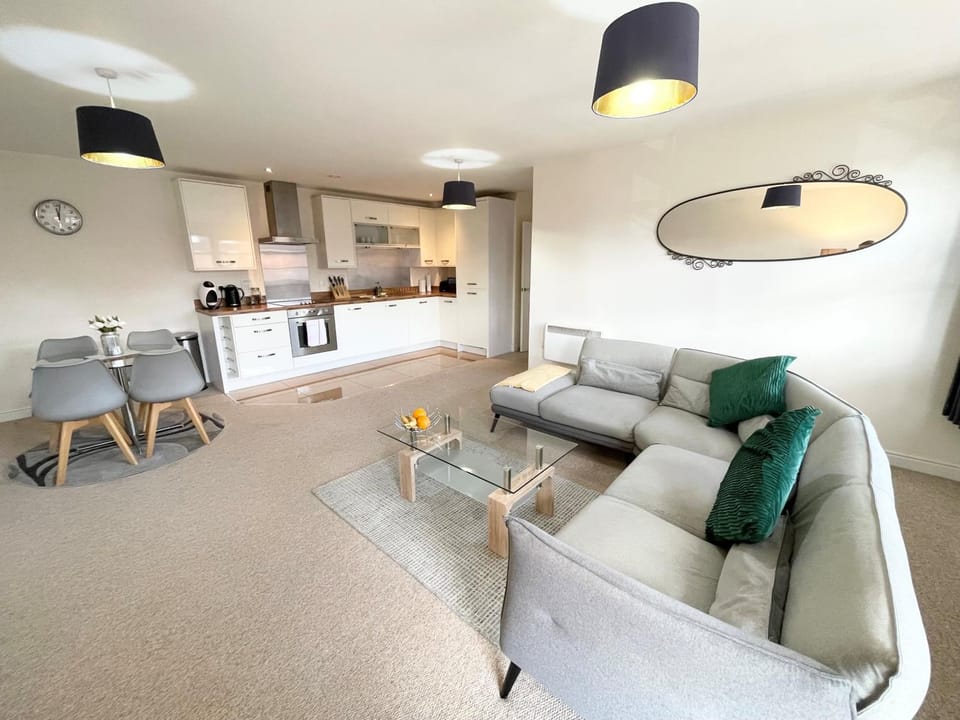Blue Sky Apartments @Wallis Square, Farnborough Apartment in Farnborough