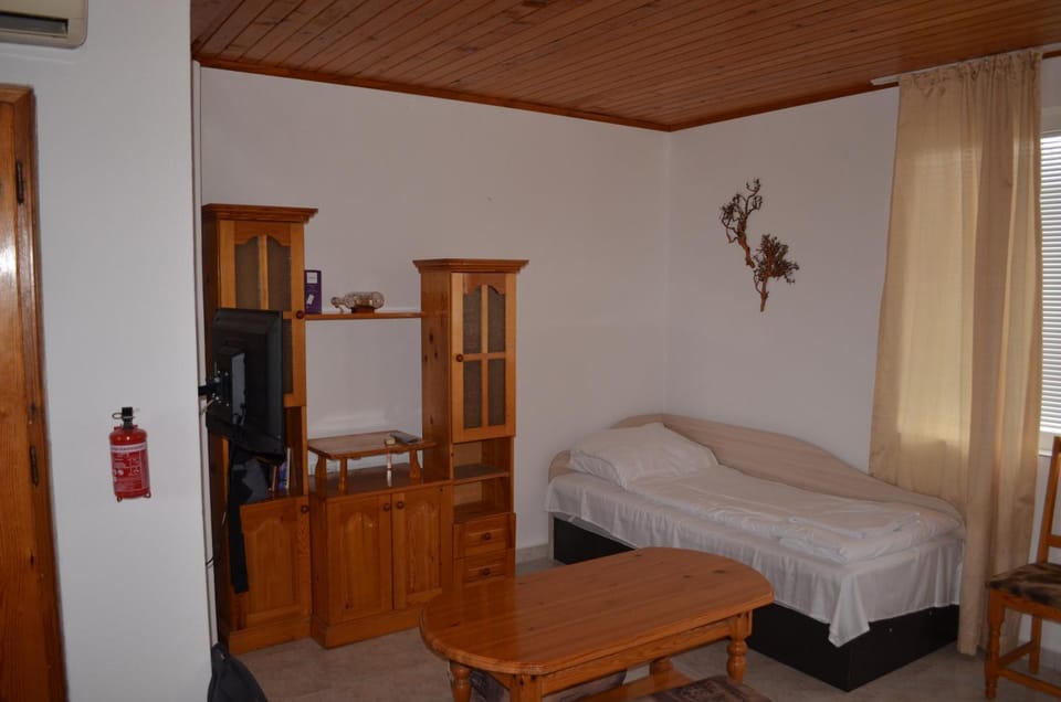 Bed, Living room