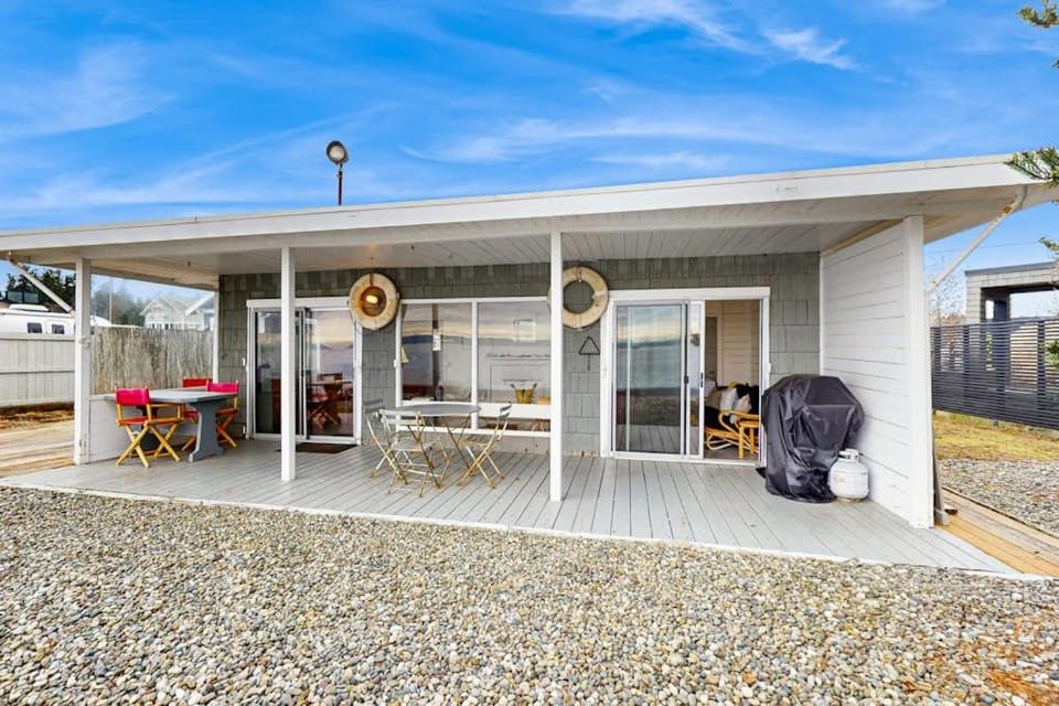 Historic Shore Cottage House in Bainbridge Island