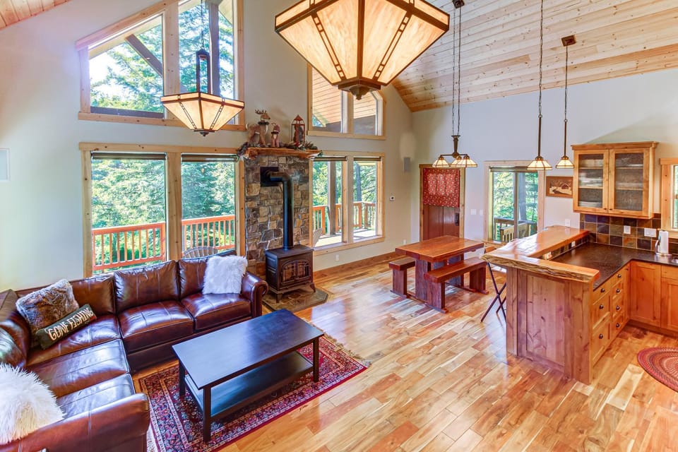 Elk Meadows Escape House in King County