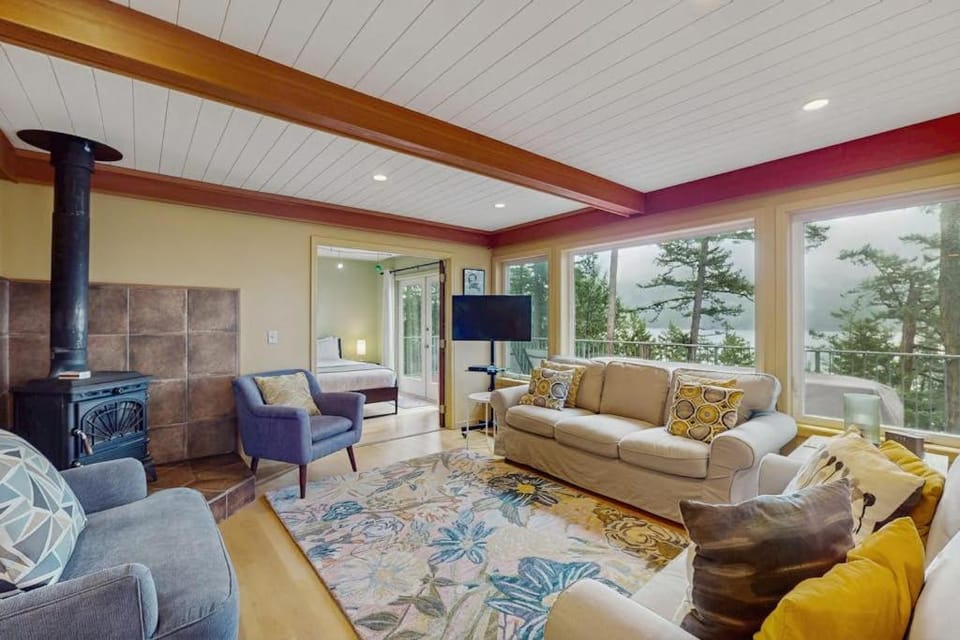 Shore Thing Retreat House in Washington