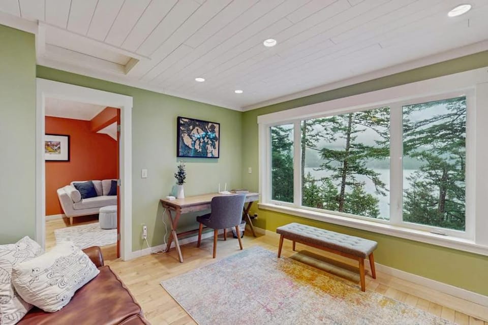 Shore Thing Retreat House in Washington
