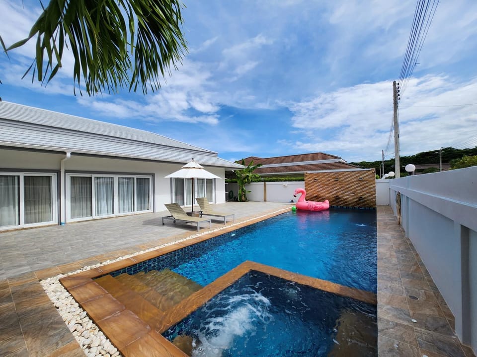 Property building, Swimming pool