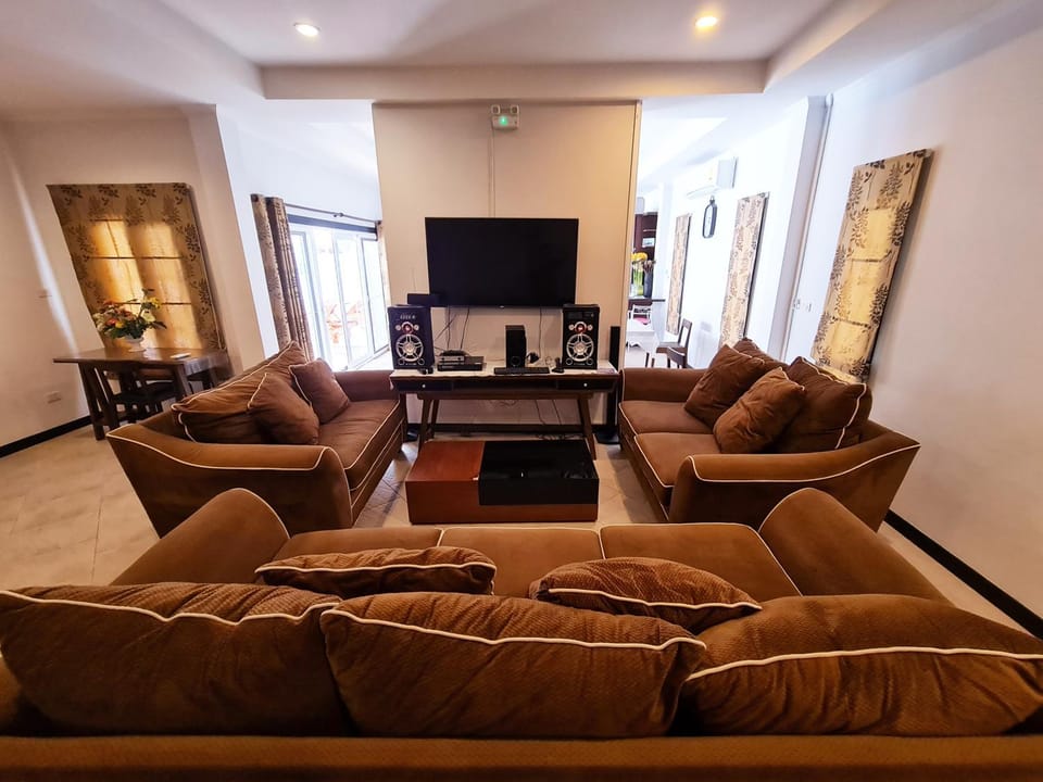 Communal lounge/ TV room, Living room