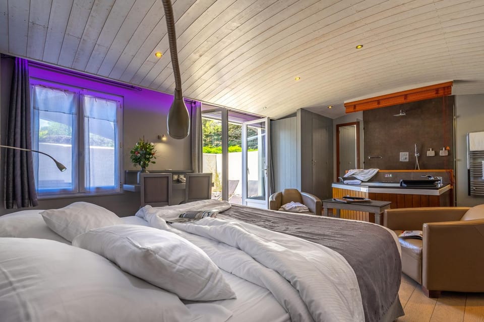 Shower, Bathroom, Bedroom