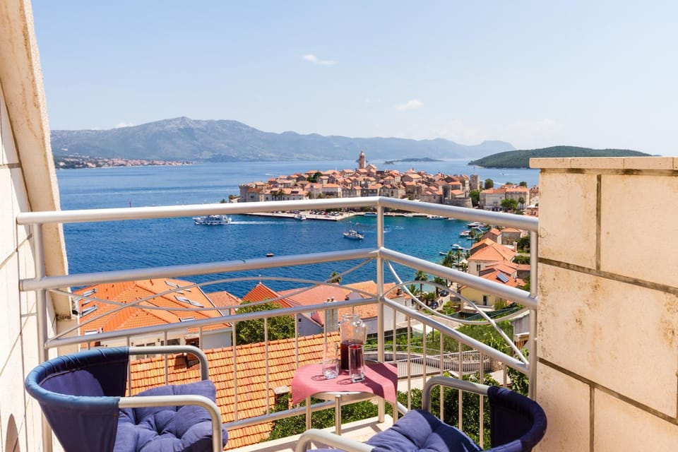 Property building, Balcony/Terrace, City view