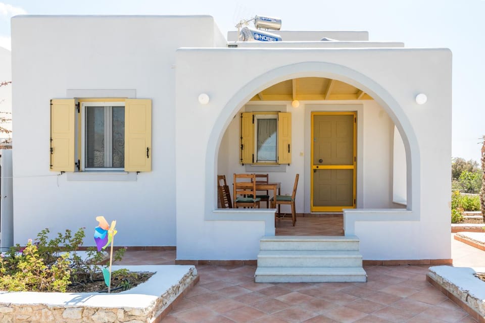 Facade/entrance, Balcony/Terrace