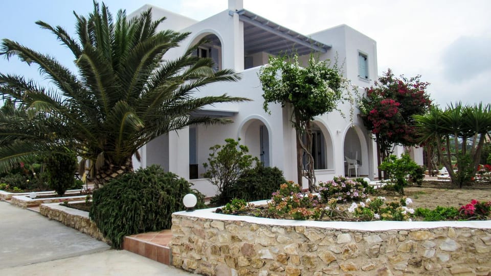 Property building, Facade/entrance, Garden view