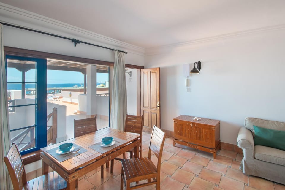 Solarium, Kitchen or kitchenette, Seating area, Dining area, Sea view, internet, kitchen