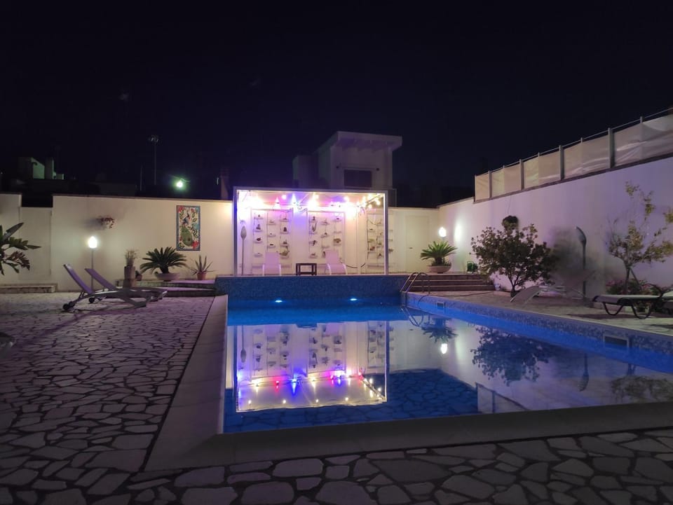 Night, Pool view