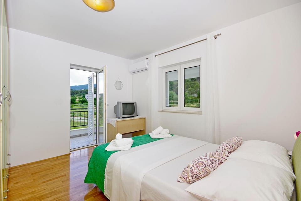Bed, Balcony/Terrace, Photo of the whole room, Bedroom