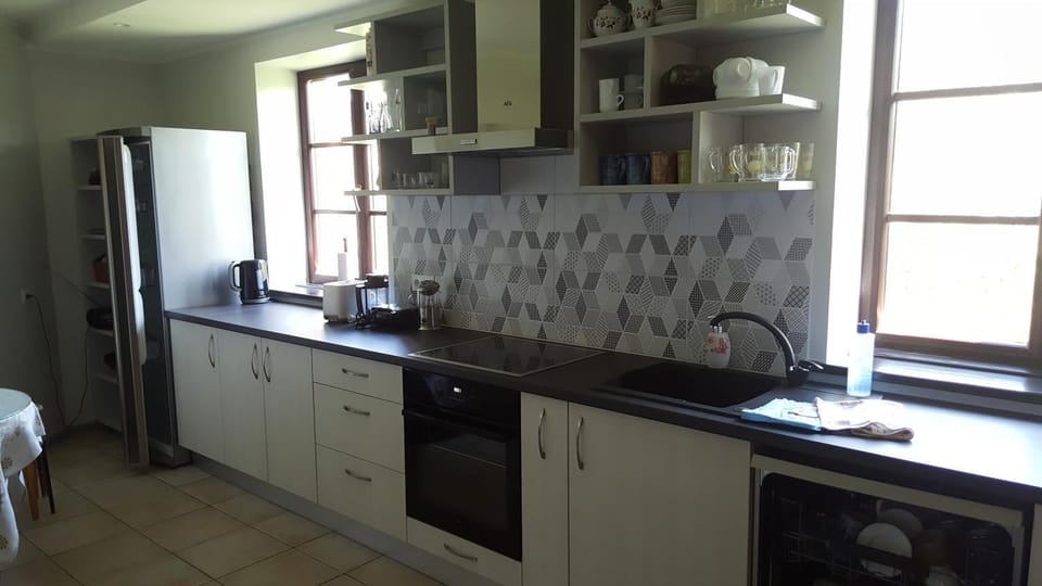 Kitchen or kitchenette, Communal kitchen