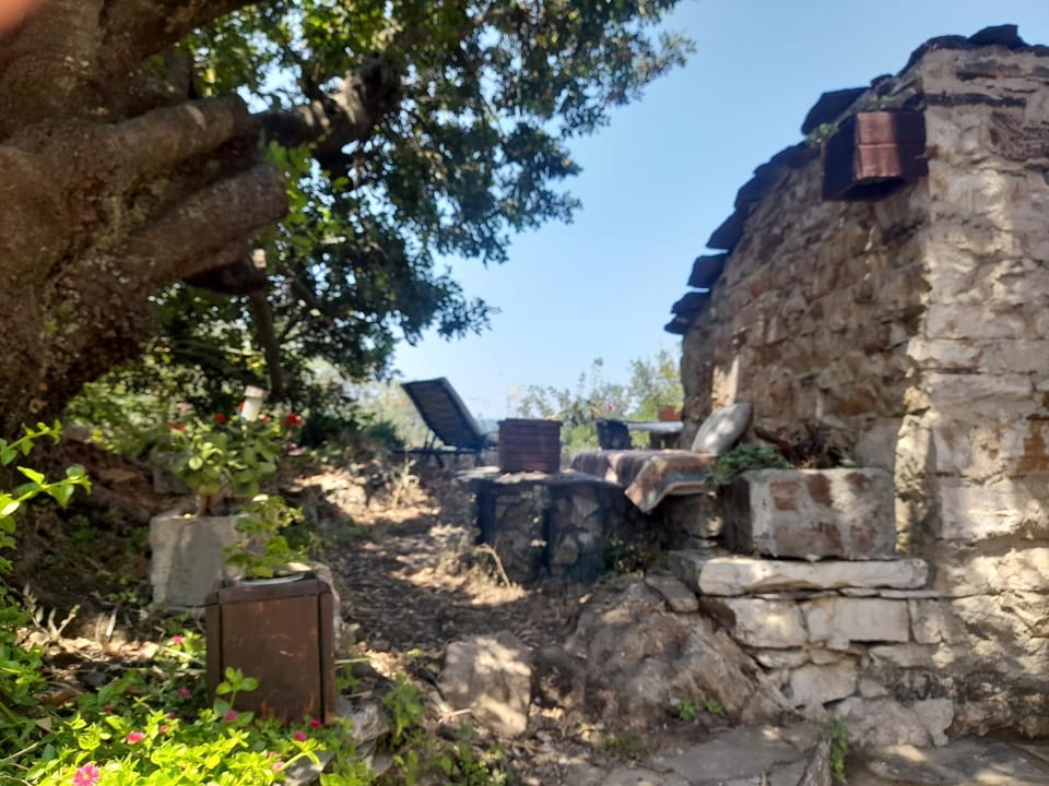 Stoneworld Nature lodge in Icaria