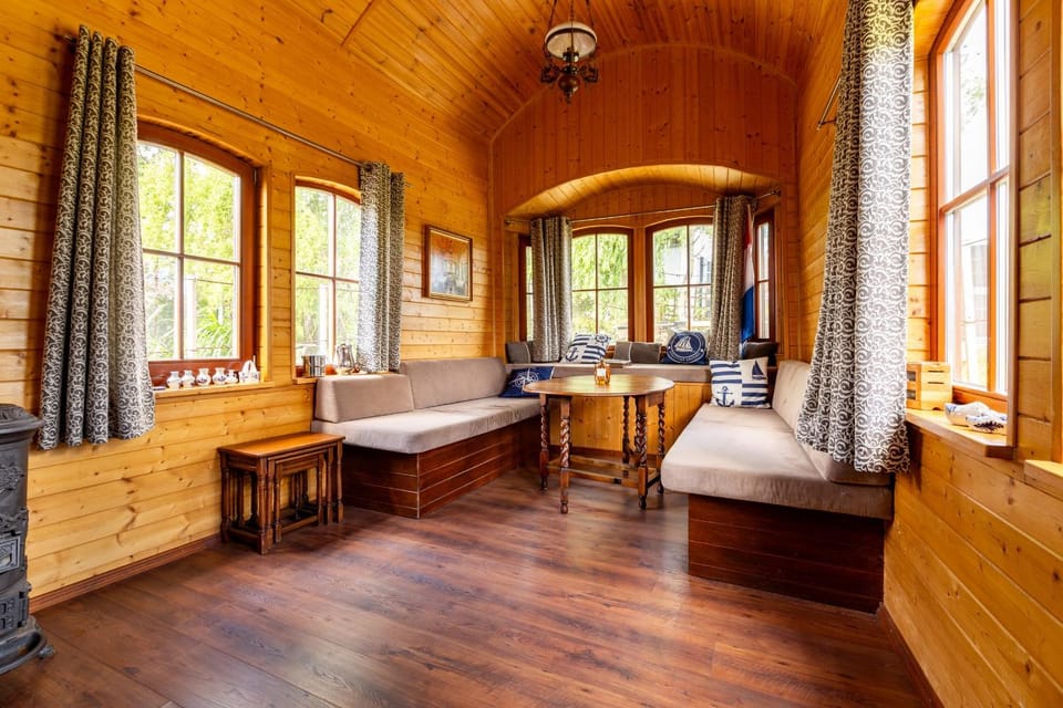 Dutch hausboat "MOLENDIEP" built 1909 Apartment in Pomeranian Voivodeship